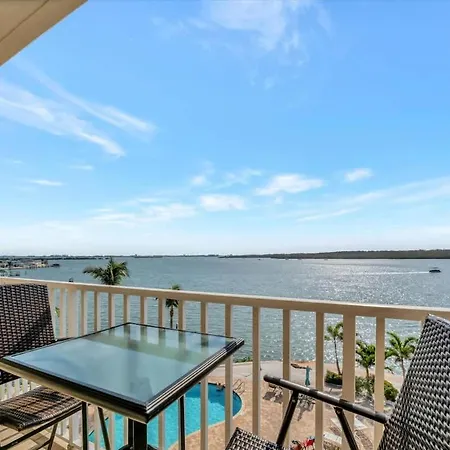 Sunlit Bayview Suite Balcony Pool & Hot Tub